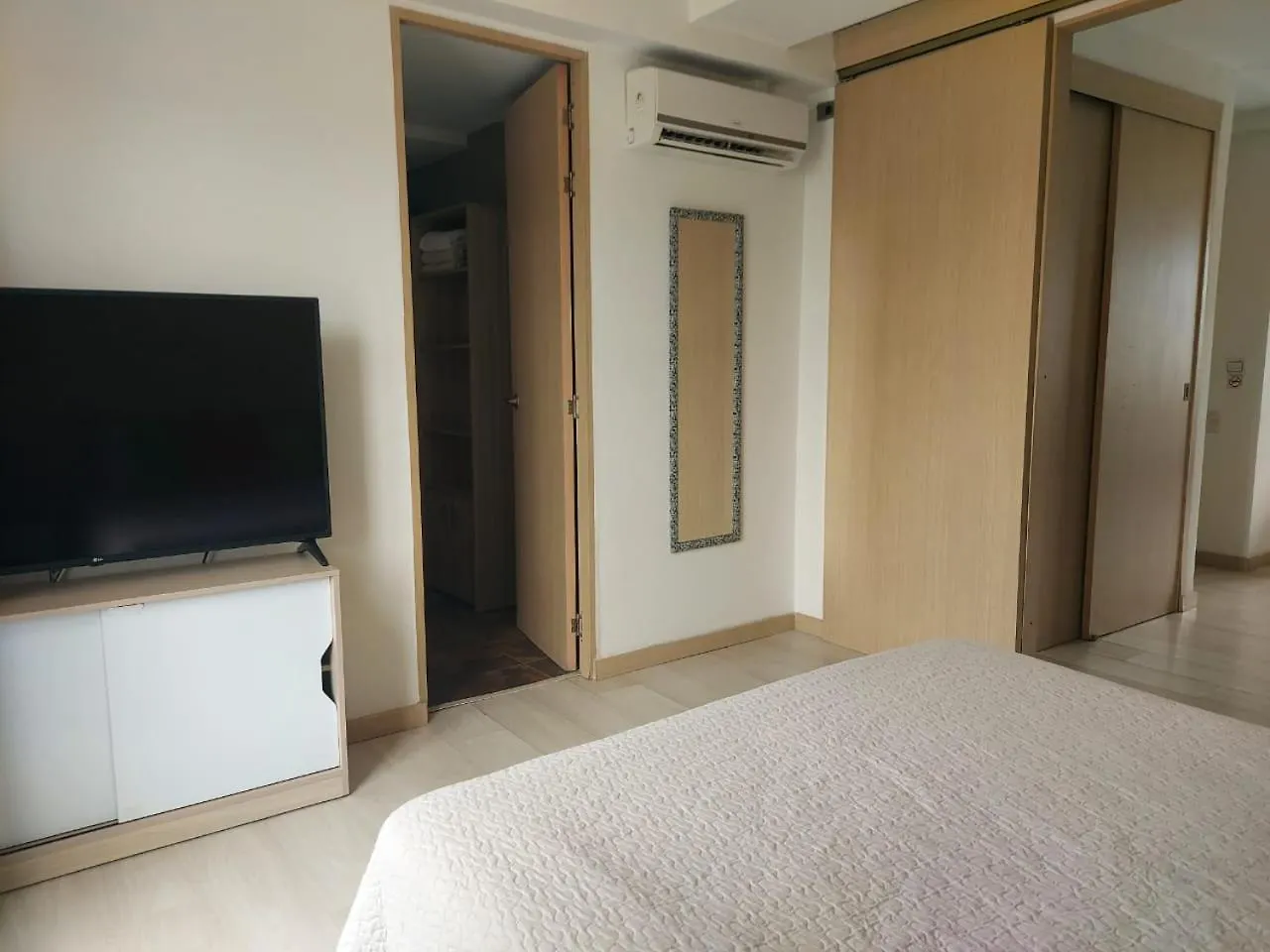 Lovely One Bedroom Condo In Beautiful Laureles Medellin